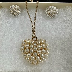 Faux pearl set of 1” heart pendant & 1/2 “stud earrings w gold tone 18”chain NEW